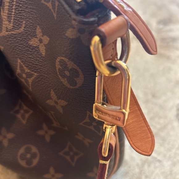*Authentic* Louis Vuitton Turenne Monogram MM Monogram - Picture 5 of 12